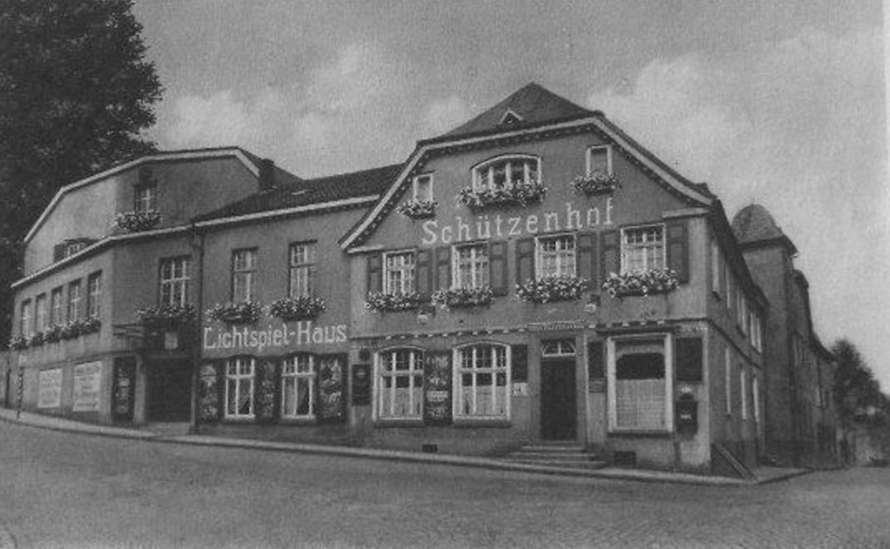 Abb. 2: Ansicht des 1907 gegründeten Weltspiegel-Kinos in Mettmann (NRW) (gemeinfrei)
