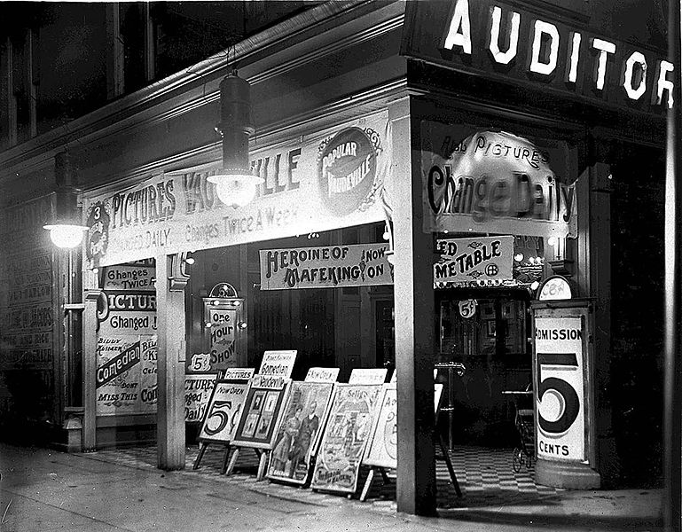 Abb. 3: Auditorium Theatre in 382 Queen Street West, Toronto, ca. 1910 (gemeinfrei)
